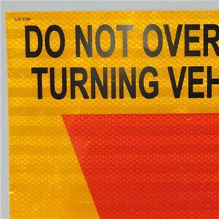 Стикер за задната габаритна табела Не изпреварвайте